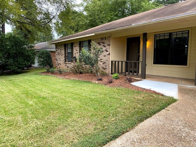 Building Photo - 3 Bedroom for Rent in Reservoir Brandon!