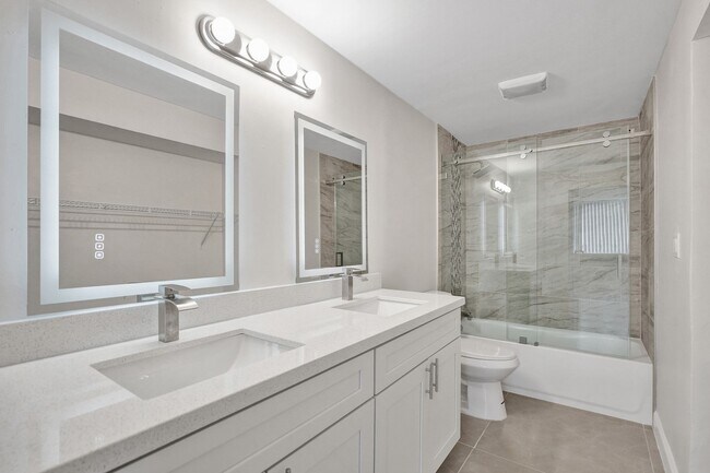Building Photo - 4810