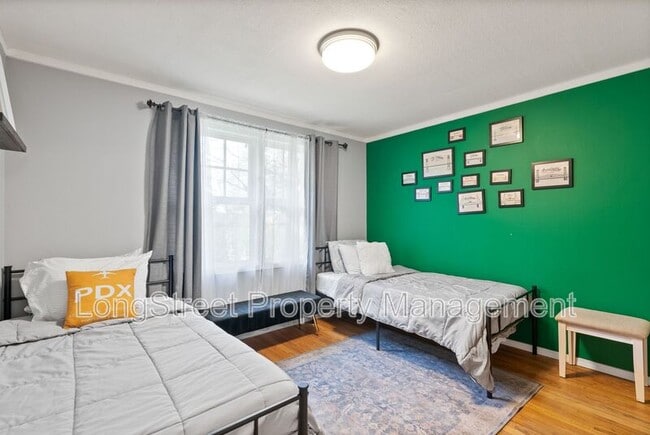 Building Photo - 7788 SE Thompson Rd