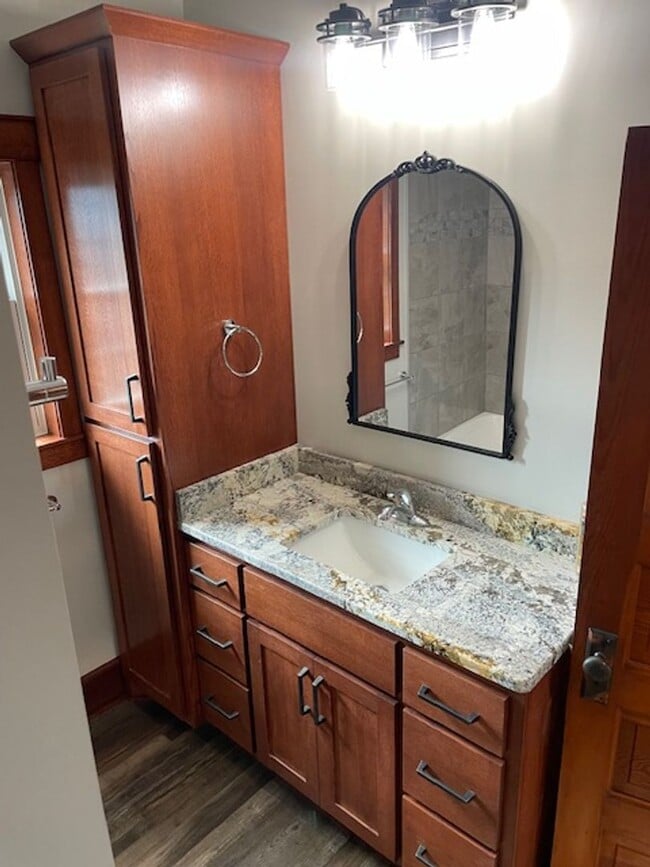 Building Photo - Remodeled 5 Bedroom Home in Foley!