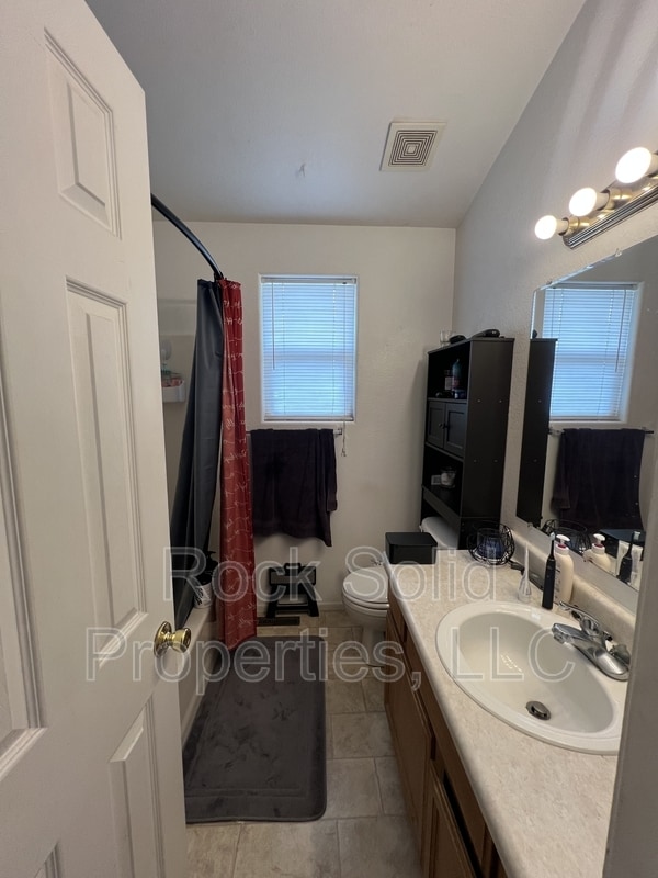 Building Photo - 907 Arcadian Dr