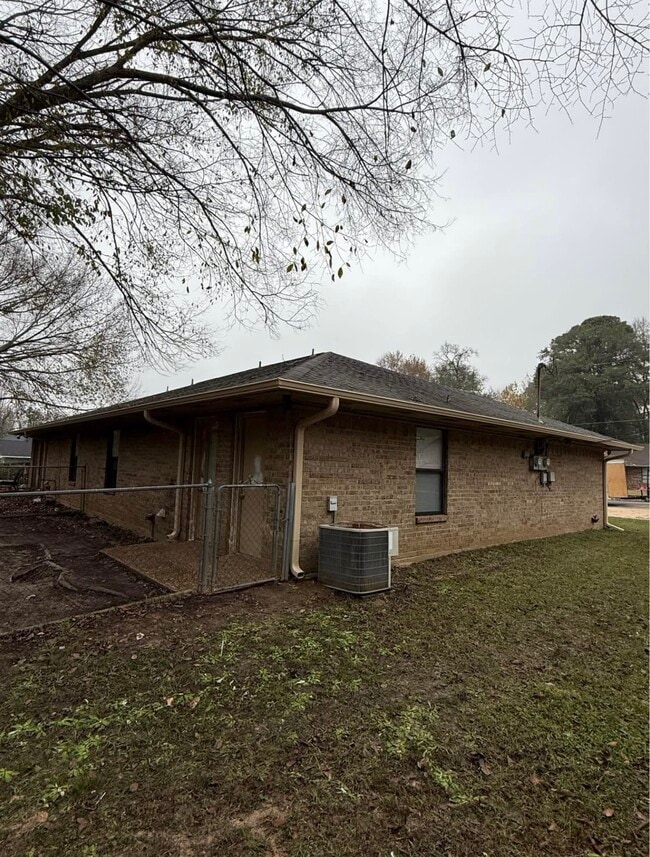 Building Photo - 10789 Kiamichi Dr