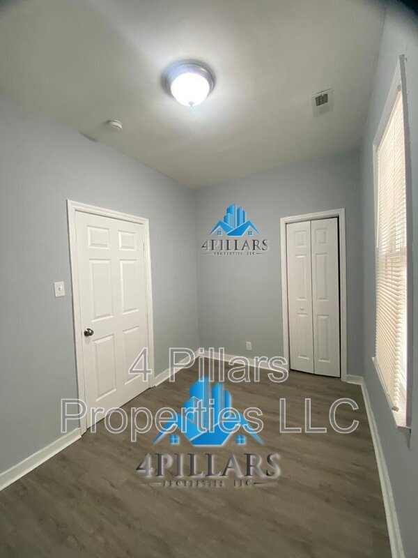 Building Photo - 5007 Magoun Ave