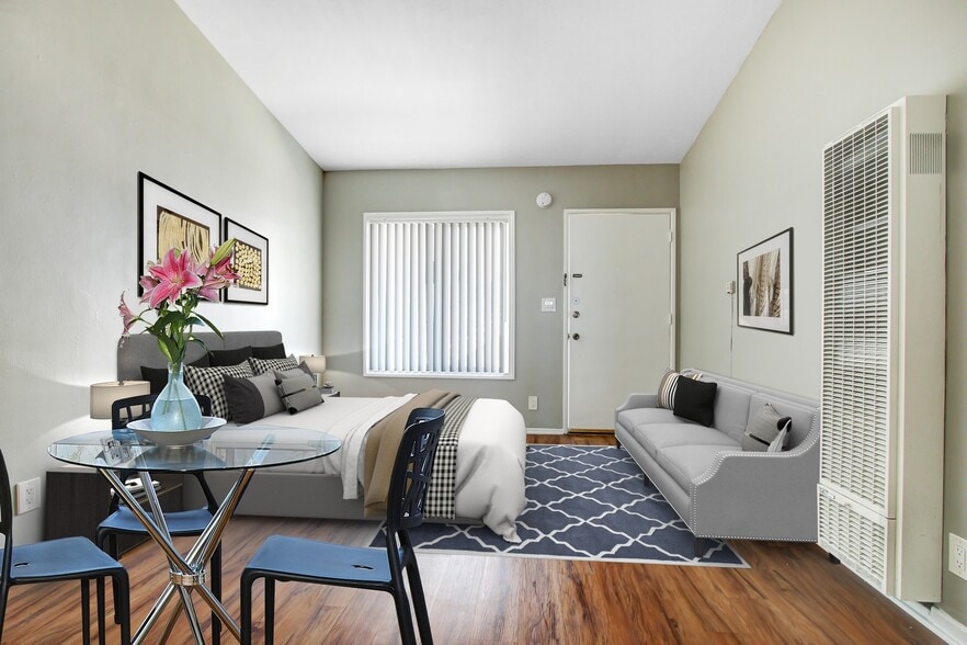 Building Photo - Fourth Avenue