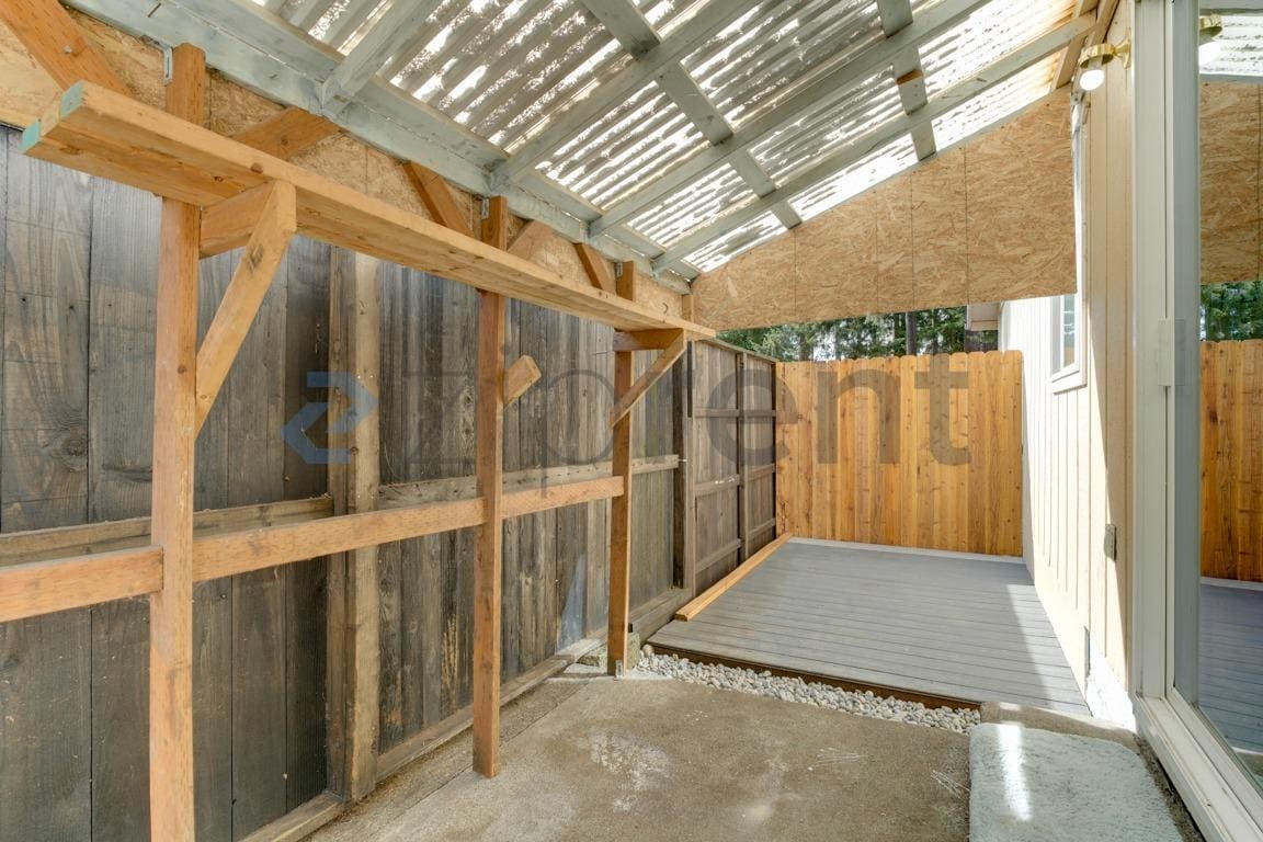 Building Photo - Unit A