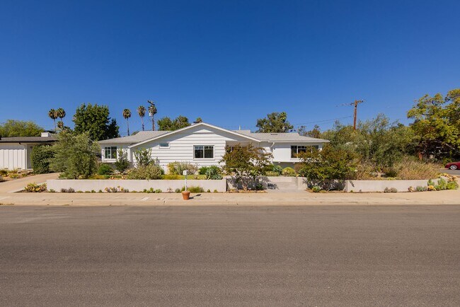 Building Photo - 401 Crestview Dr