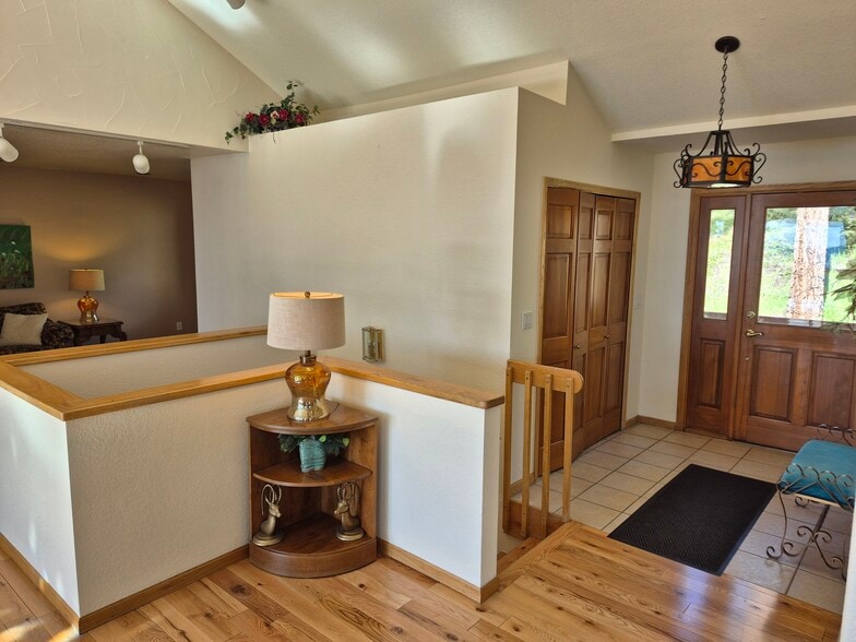 Building Photo - 1096 Aspen Dr
