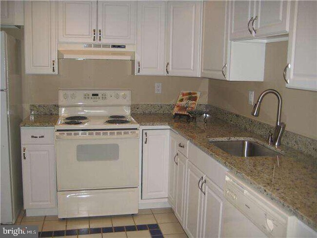Building Photo - 205 Bernard Ct