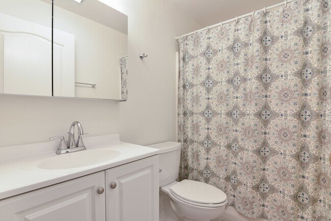 Building Photo - 19 Wiget St