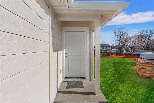 Building Photo - 3 Bedroom, 2 Bath Home w/2 Car Garage in D...