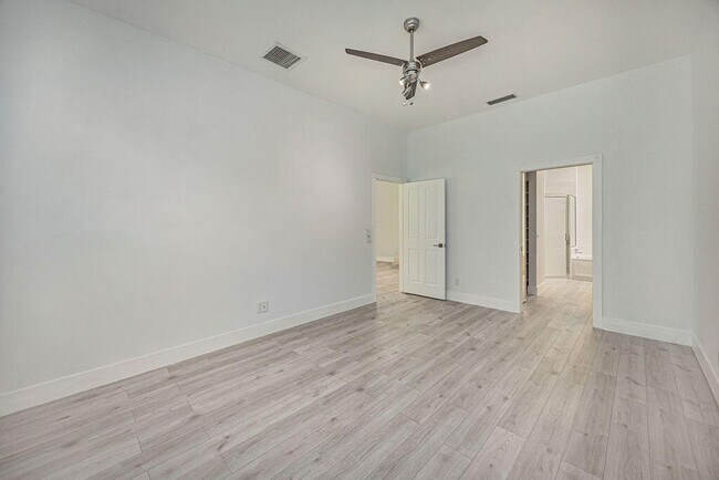 Building Photo - 8593 Wakefield Dr