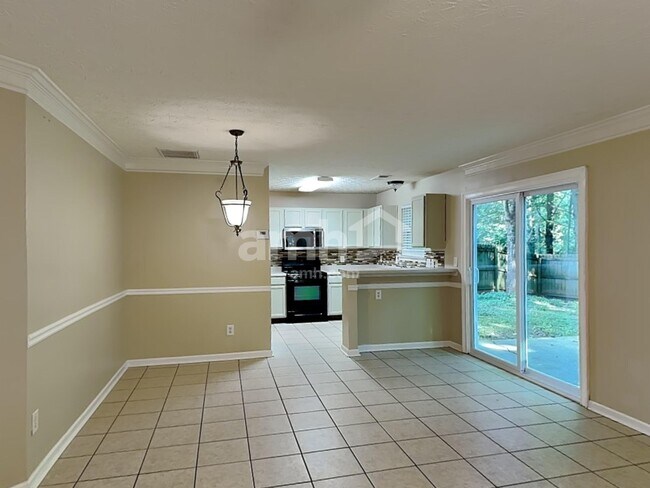 Building Photo - 354 Meadows Ln