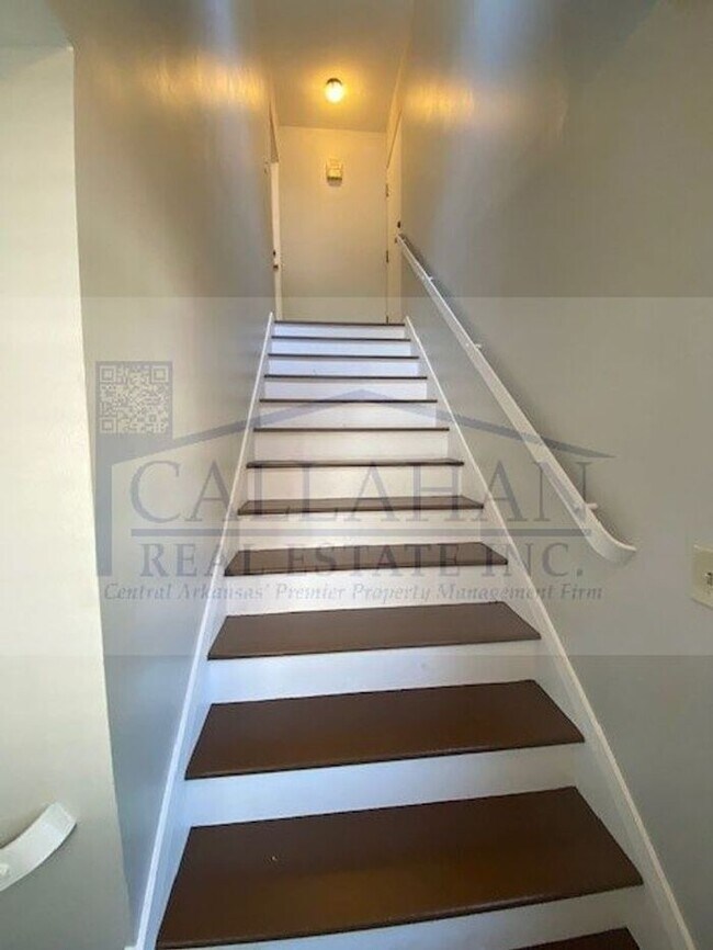 Building Photo - Furnished Long term apartment in Park Hill!!
