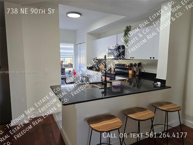 Building Photo - 738 NE 90th St