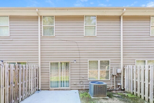 Building Photo - Inviting 3-Bedroom, 2.5-Bath Townhome