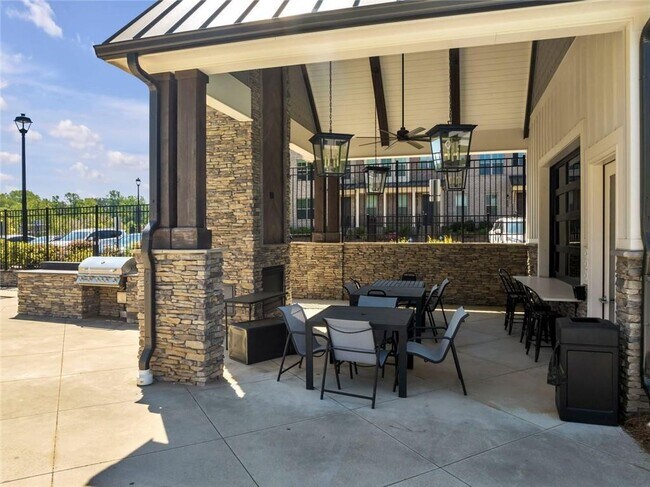 Building Photo - 4240 Hickory Pne Aly