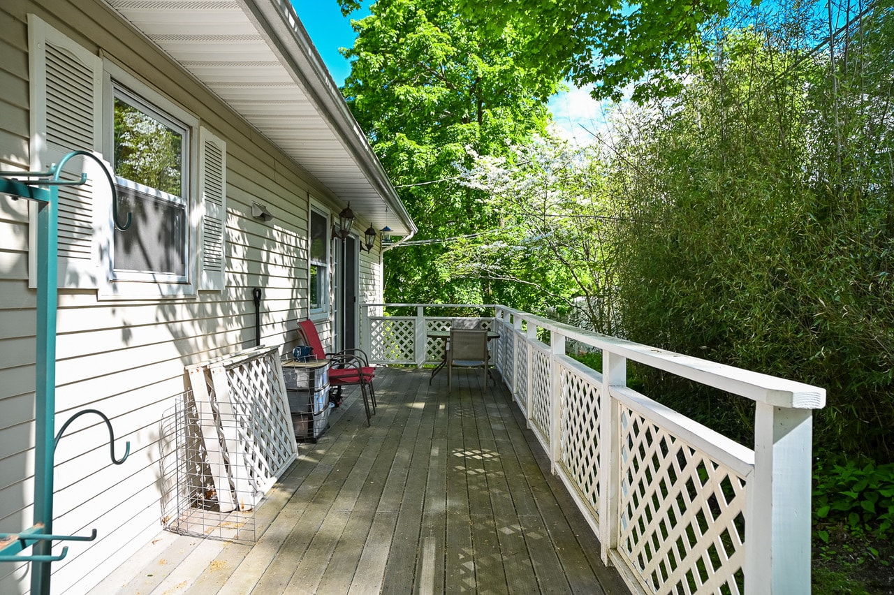 Deck - 3 Linden Pl