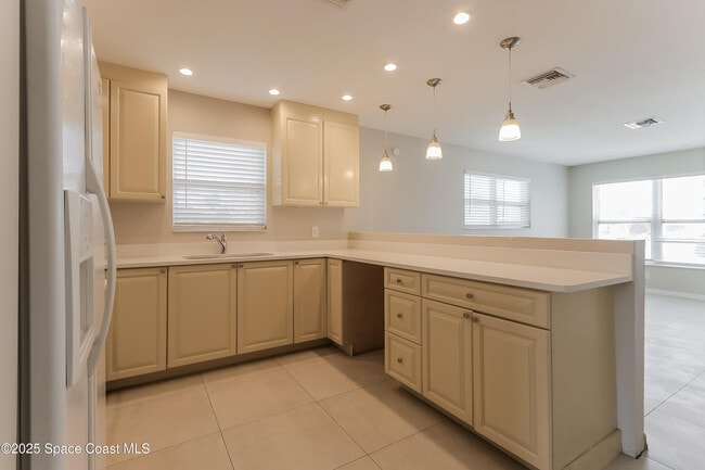 Building Photo - 3299 SE Garden St