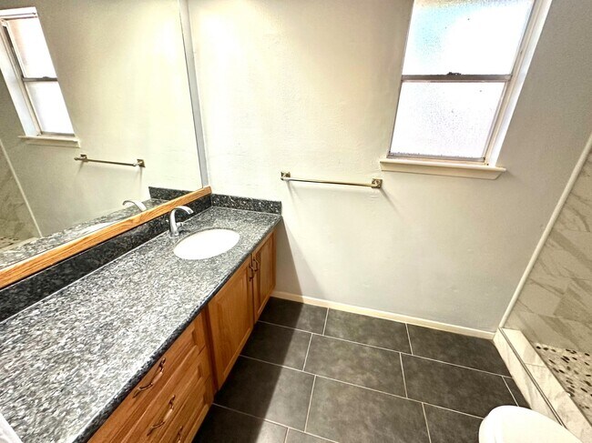 Building Photo - 18 Brookflower Rd