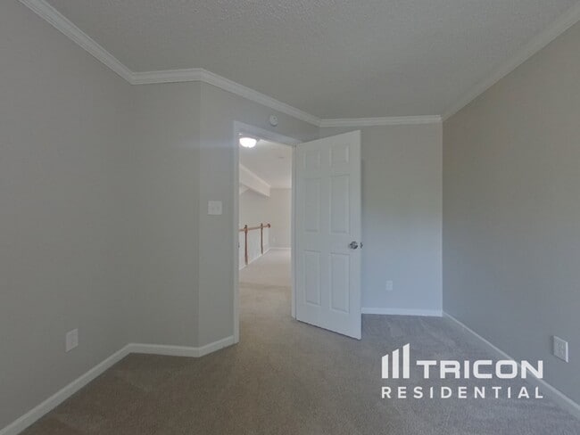 Building Photo - 149 Lantana Dr