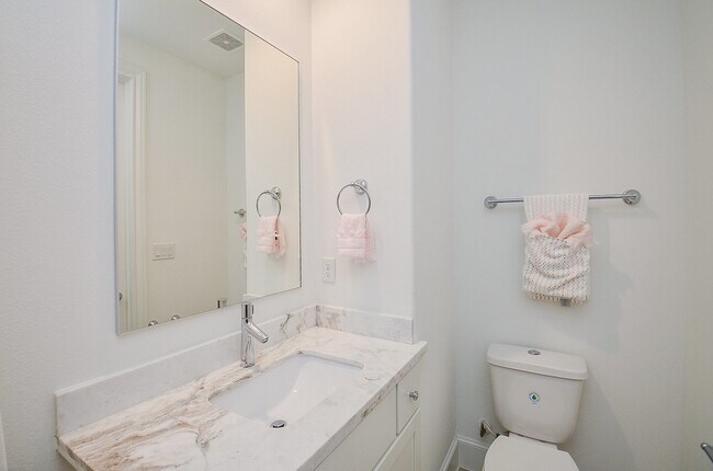 Building Photo - 6125 Cottage Grove Lake Dr