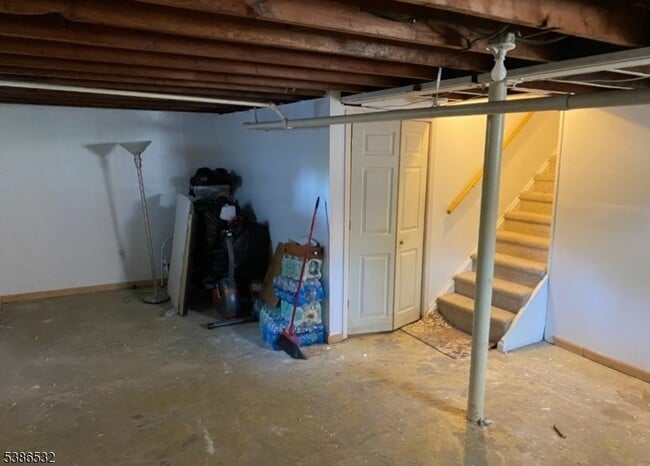 Building Photo - 36 Elm Rd