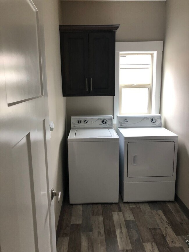 Building Photo - Luxury 2-Bed x 2-Bath Condo For Rent