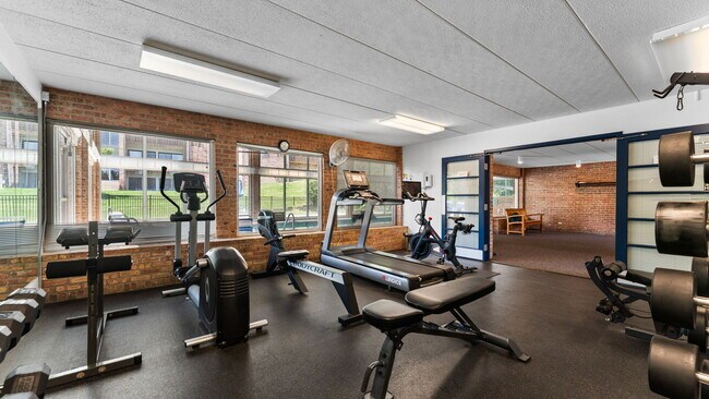 Building Photo - 1225 S Maple Rd