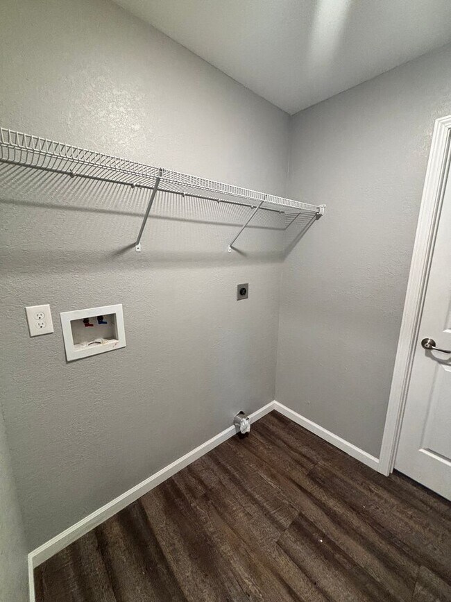 Building Photo - Sevierville 3bd/2.5bth available now!