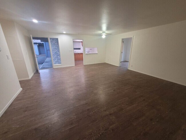 Building Photo - Comfortable 3 bedroom with carport in Moses Lake