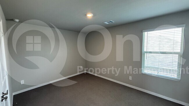 Building Photo - 685 Briar Dr