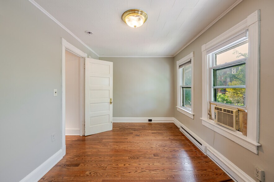 Building Photo - 1109 Abbey Pl NE