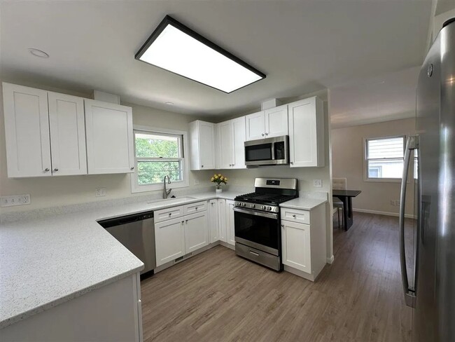 Building Photo - 3006 Stanford Ave