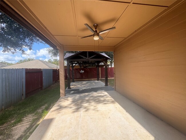 Building Photo - 302 Broken Pine Ct