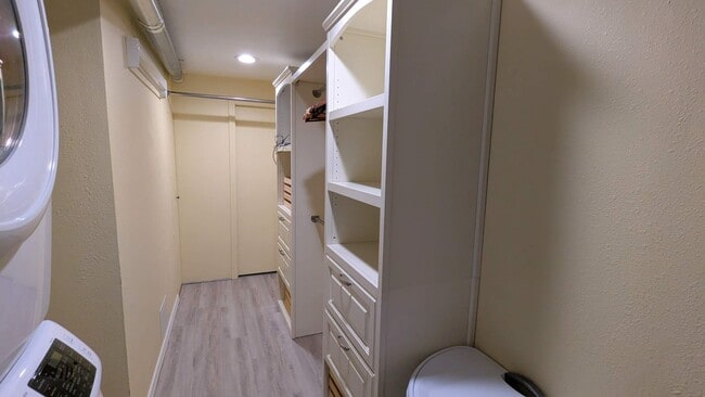 Building Photo - 1412 Springwater Dr