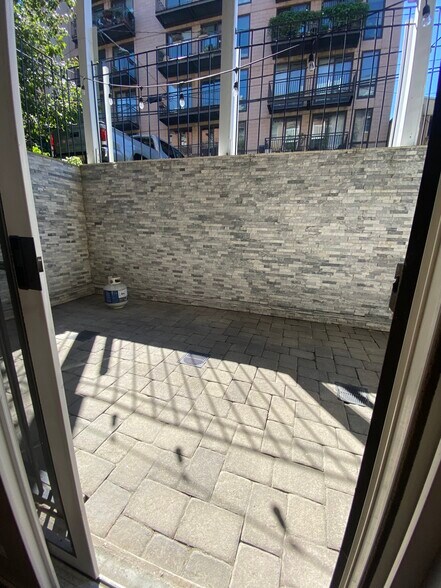 Building Photo - 471 Massachusetts Ave