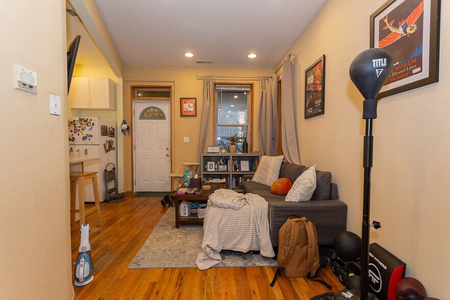 Building Photo - 1305 N Greenview Ave