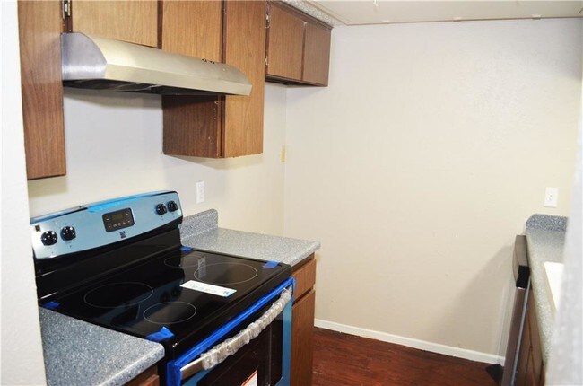 Building Photo - 4634 Country Creek Dr