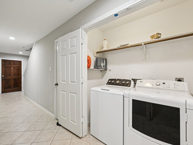Building Photo - 1405 Bailey St