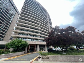 Building Photo - Fantastic 3 Bedroom 3 Bathroom Condo With ...