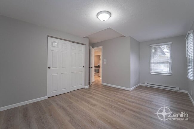 Building Photo - 2541 SW 6th Ave