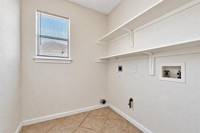 Building Photo - 2616 Oakwood Glen Dr