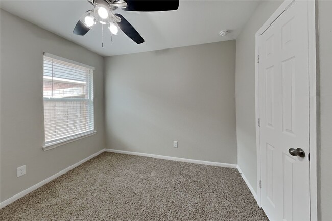 Building Photo - 32411 Cross Spring Park Ln