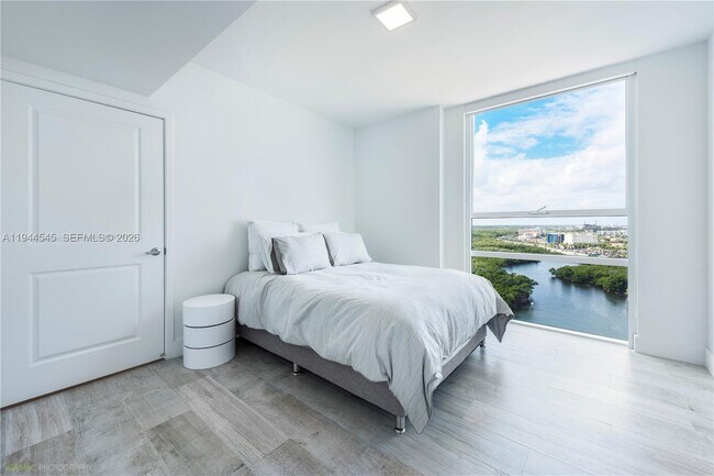 Building Photo - 400 Sunny Isles Blvd