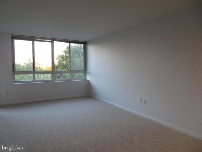 Building Photo - 350 G St SW