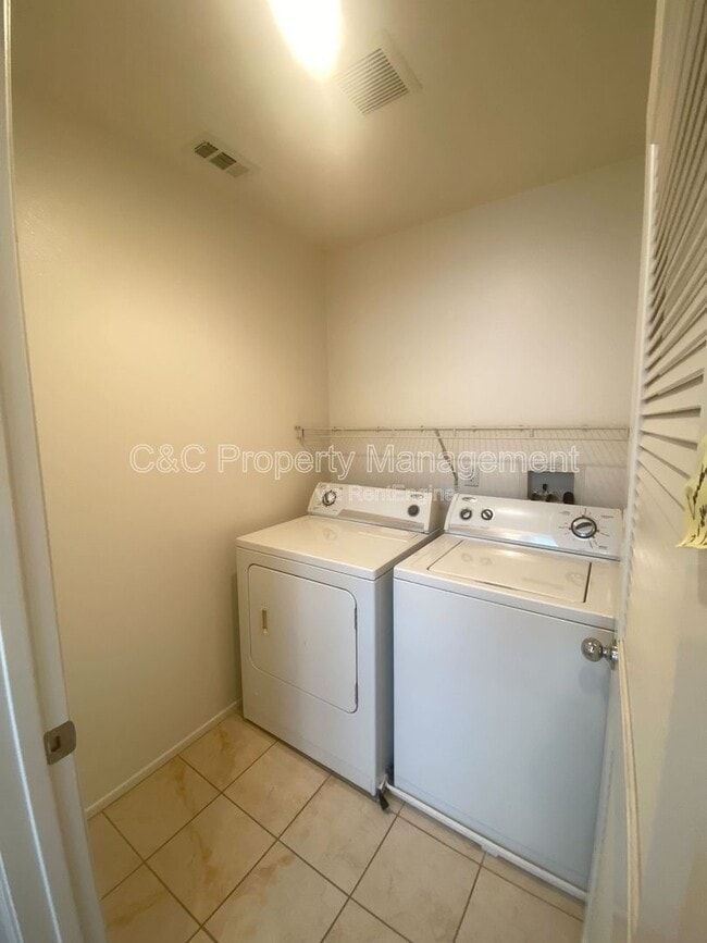 Building Photo - 6268 Cristal Ln