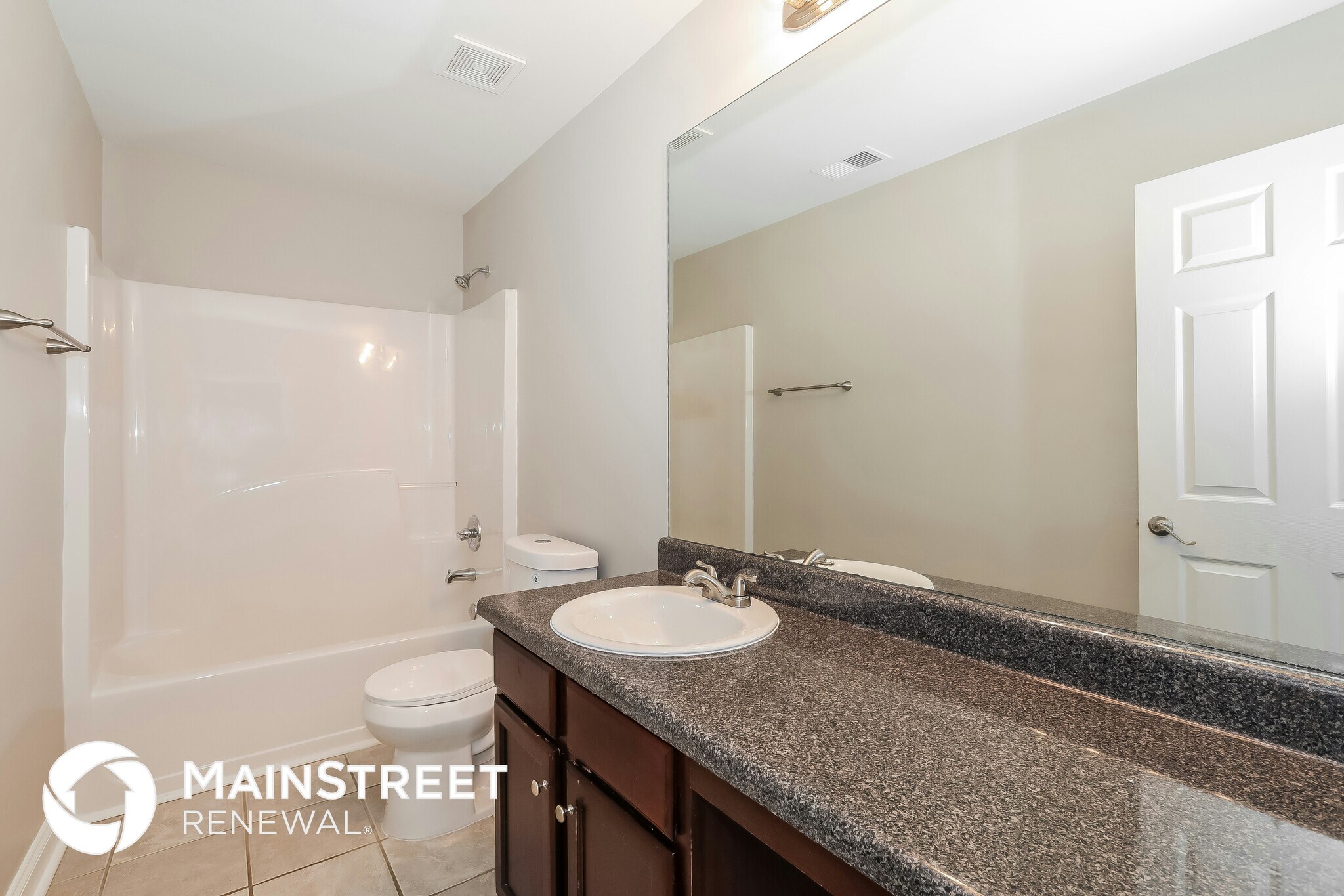 Building Photo - 2207 Clarendon Ct NE