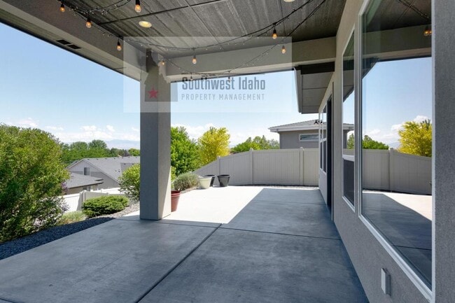 Building Photo - 476 W Buroak Dr