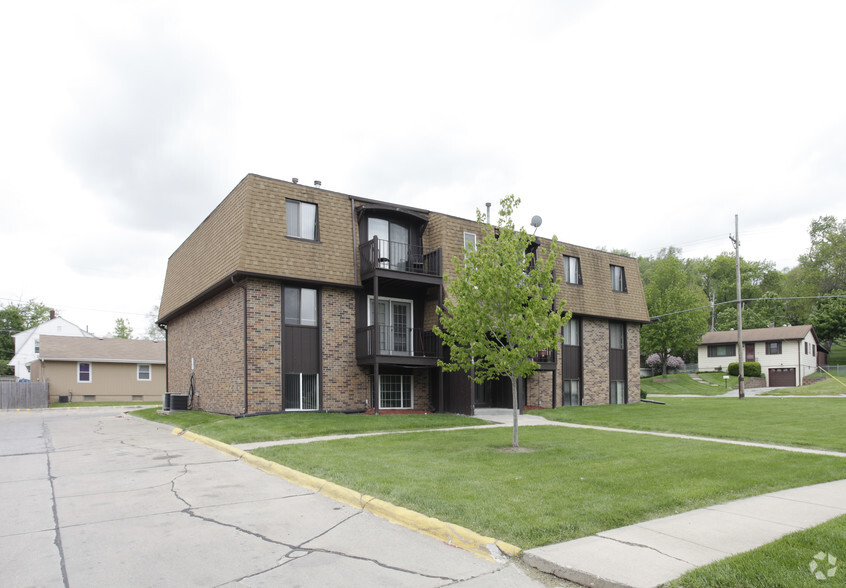 Apple Valley Apartments - Omaha, NE | Apartment Finder