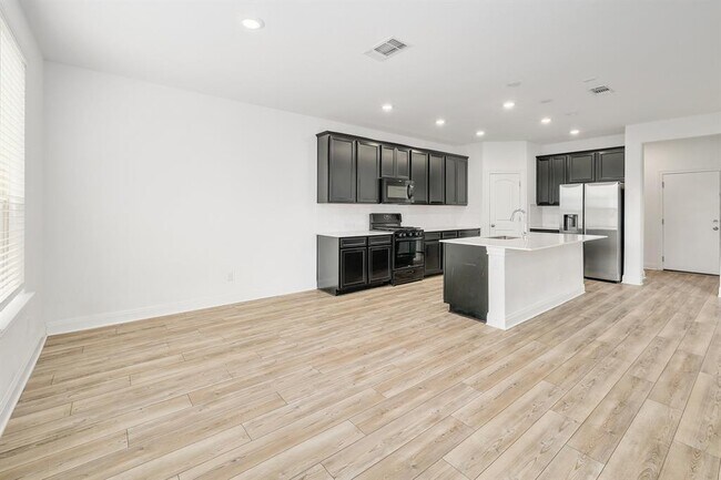Building Photo - 113 King Thistle Ct